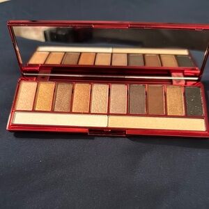 Elegant Eyeshadow Palette by [Brand] - Gold, Brown, and Cream Hues
